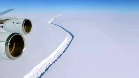 A Rare Collapse Of East Antarctica Ice Shelf thumbnail