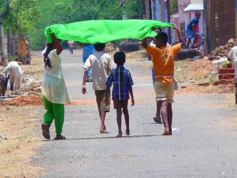 India Sees Early Signs Of Heatwaves thumbnail