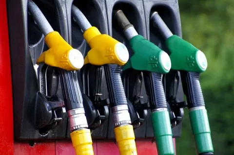 Gas Prices Soar At The Pump thumbnail