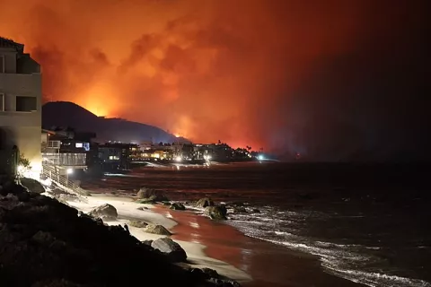 Winter Wildfires Scorch Los Angeles thumbnail
