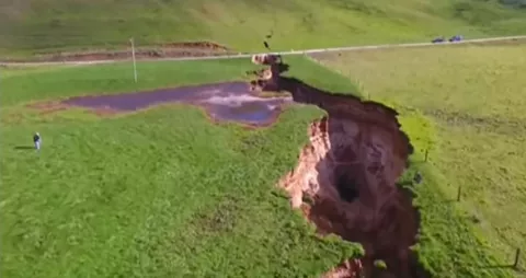 When The Earth Opens Up... thumbnail