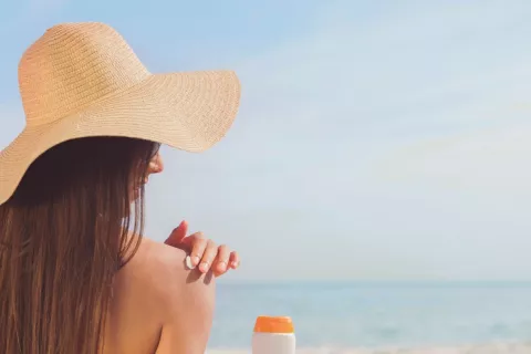 Hawaii Bans Sunscreen To Save Corals thumbnail